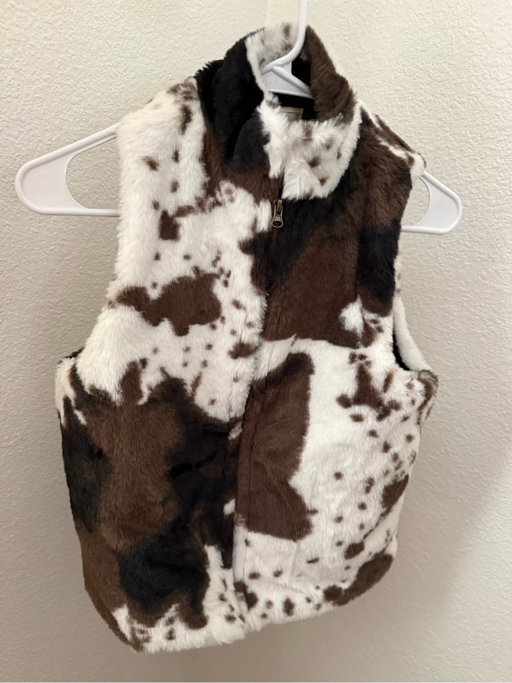 Buckle Kids Faux Fur Cow-Print Vest in Brown & White